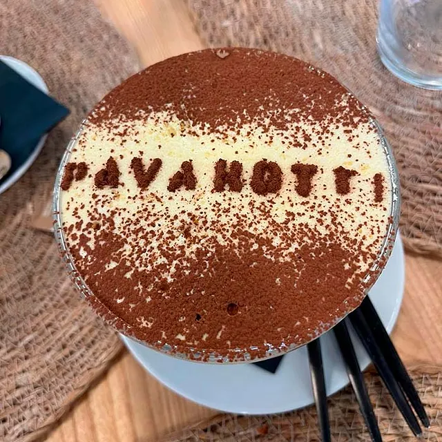 Pavarotti Italian Cuisine postre en vaso